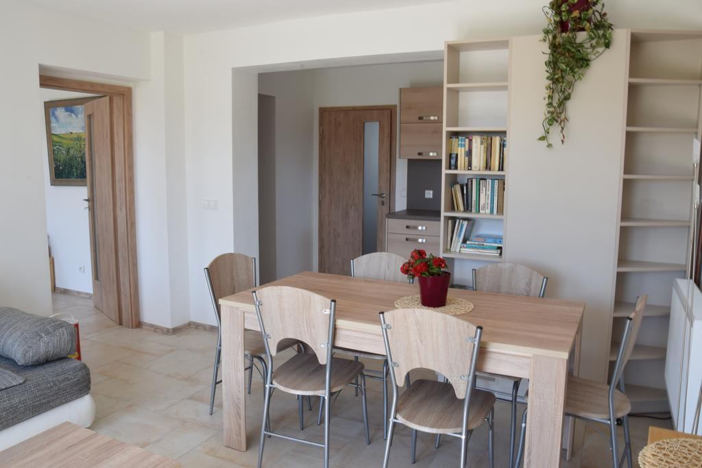 Apartamento Penzion Na Samotách Jindřichův Hradec Exterior foto